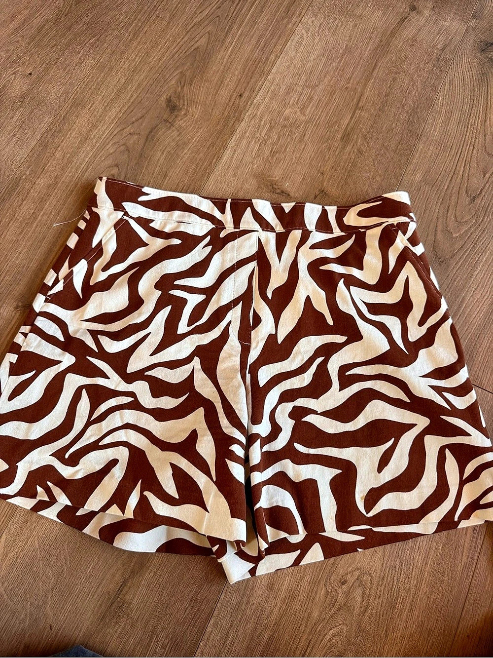 SPANX High Waist Animal Print Shorts Brown & White Large Like New